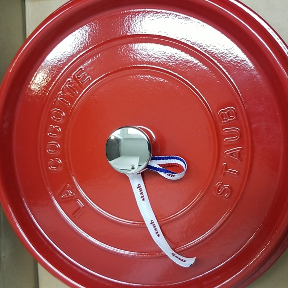 STAUB CAST IRON 7QT-11" ROUND COCOTTE - CHERRY 28CM (BIG SIZE) 7qt - Picture 10 of 12